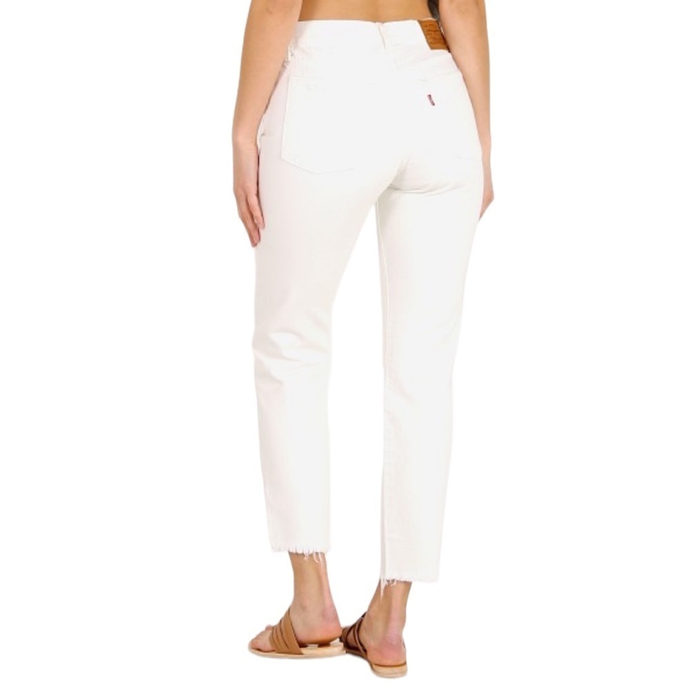Levi’s Premium Wedgie Icon Fit Ankle Cropped Ripped
Distressed 25 White